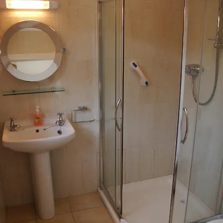 B&B Cranny's 3*