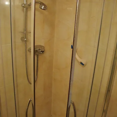 B&B Cranny's 3*